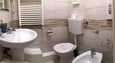 Guantai 30 Oda ve Kahvaltı Napoli