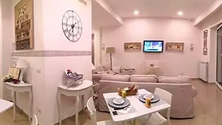 Oda ve Kahvaltı Guantai 30 4*